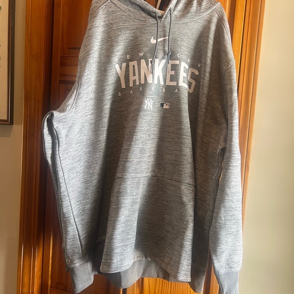 Nike Gray Yankees Hoodie NWT - Picture 1 of 5